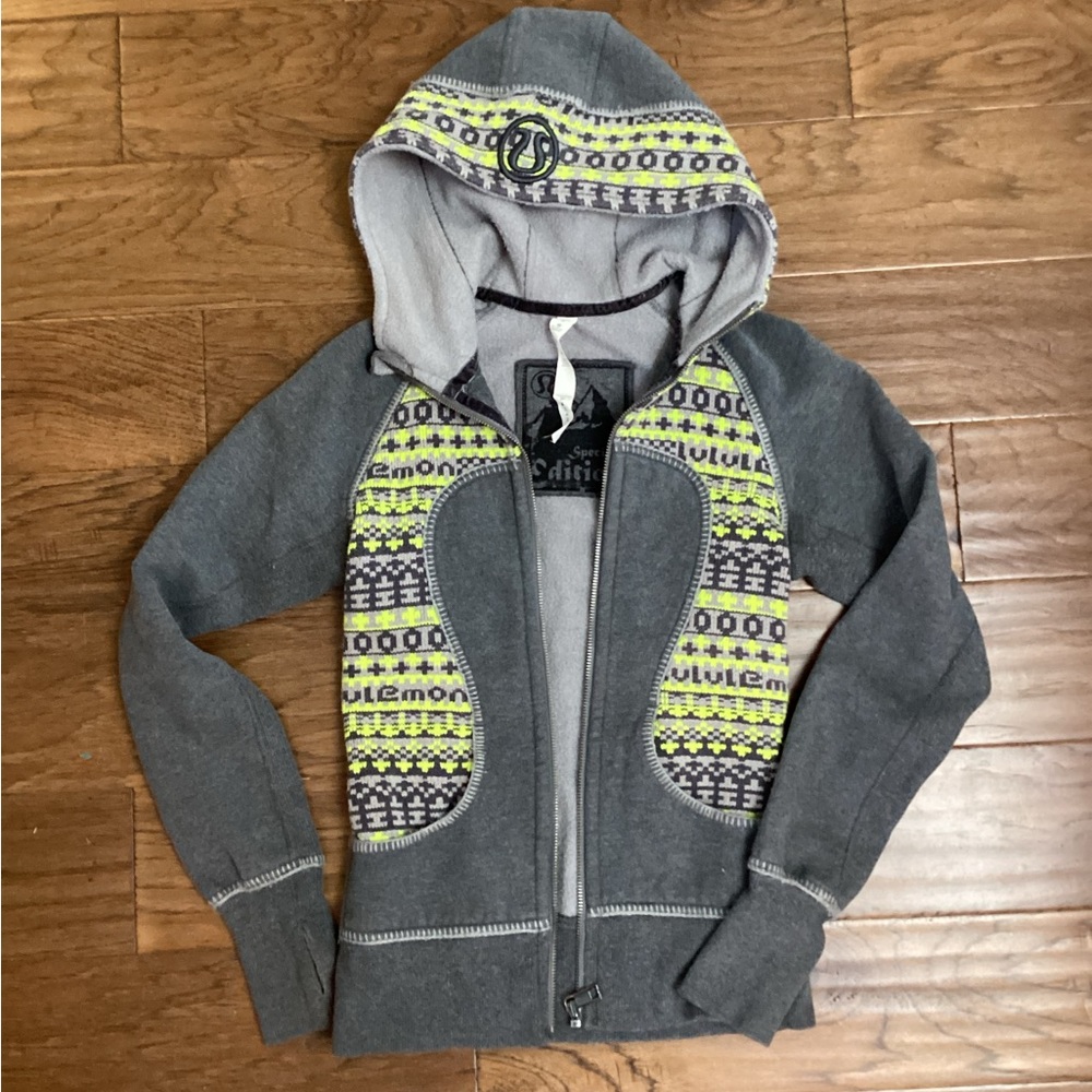 Lululemon scuba hoodie. Excellent condition.